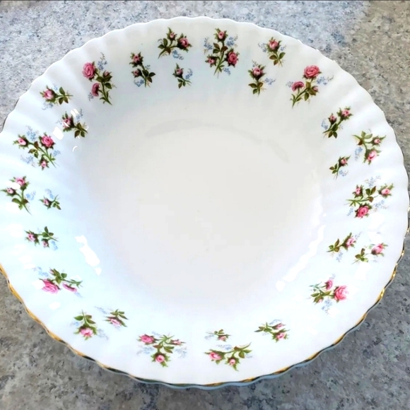 Vintage Royal Albert Winsome Vegetable bowl - Picture 1 of 3